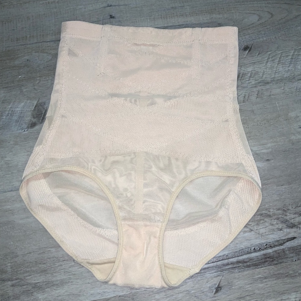 (Bin 28)  Walmart, shape wear in black and tan, Size M